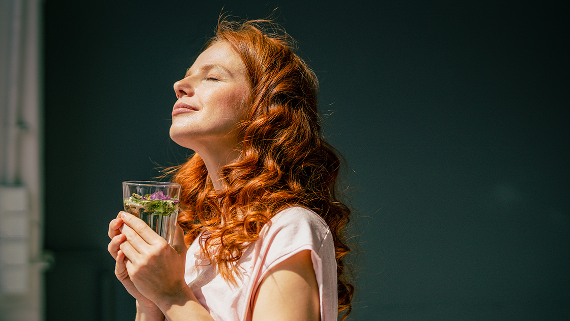 woman-water-inside-sunlight-16-9-1120x630px