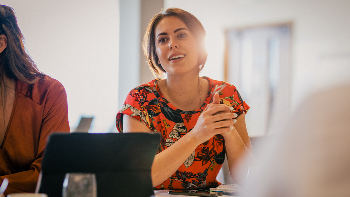 woman-business-meeting-work-16-9-1120x630px