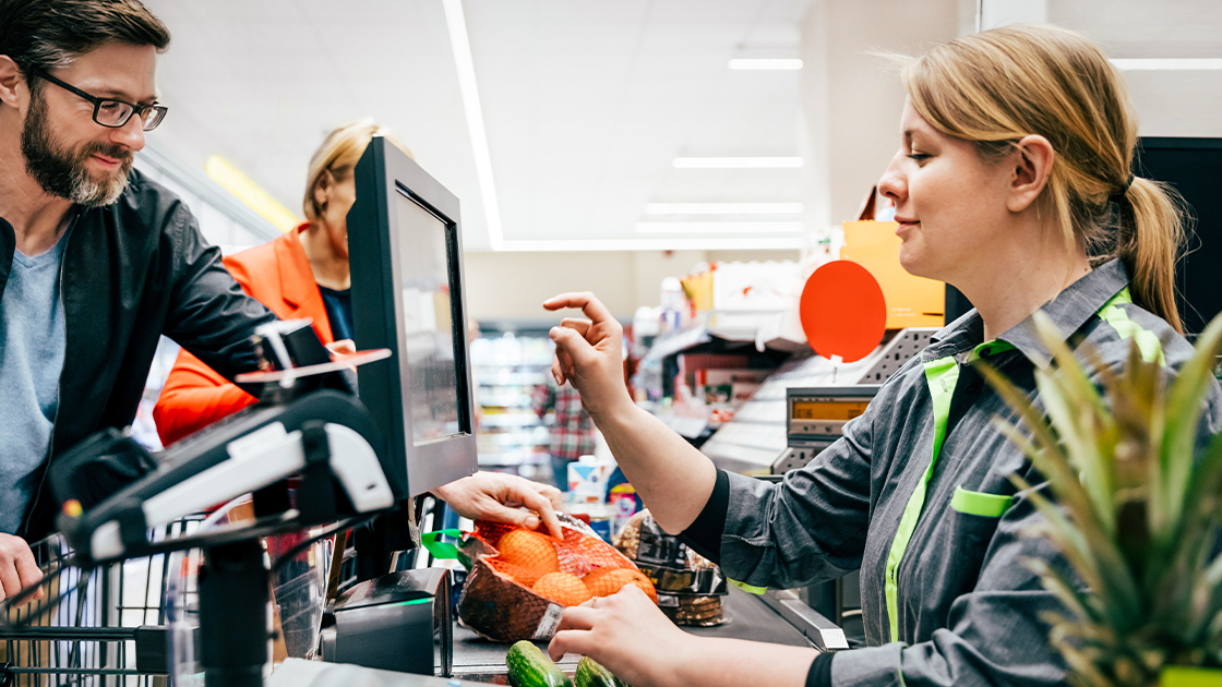woman-cashier-work-16-9-1120x630px