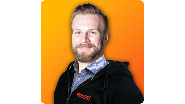 Aleksi_Hoodie_2026_rounded16-9