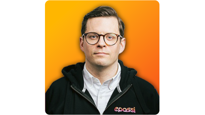 Niklas_Hoodie_2026_rounded16-9