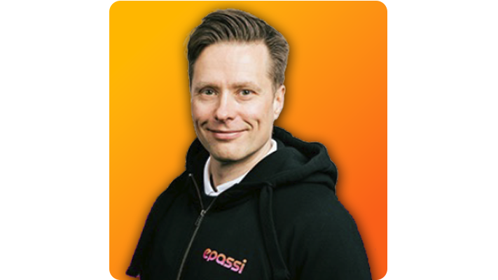 Tomas_Hoodie_2026_rounded16-9