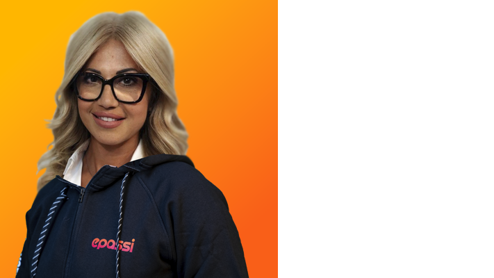 Paola_Hoodie_16-9