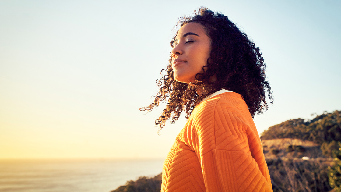 woman-outside-sunlight-cliffs16-9-1120x630px